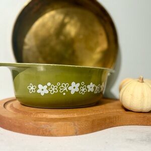 Vintage Pyrex crazy daisy casserole dish 1.5qt